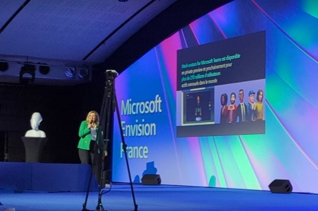 L'arrivée de Corine De Bilbao, présidente de Microsoft France, a été mise en scène après une prise de parole de son avatar en introduction de la conférence Envison 2022 de l'éditeur ce mardi 13 décembre 2022 à Paris. (crédit : D.F.) 