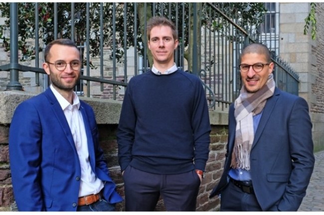 Defants a été co-fondé en 2021 par (de gauche à droite) Maxime Lebreton (directeur financier), Thomas Raffineau Maréchal (directeur des opérations) et François Khourbiga (directeur général). crédit : Defants