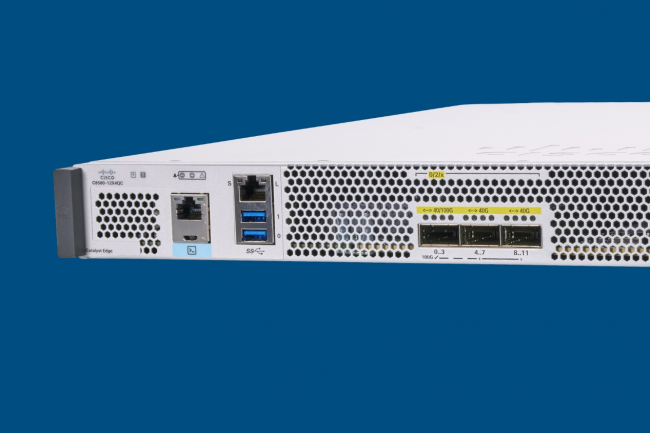 Quatre Cisco 8000, accompagnés d'un serveur Linux comme générateur de trafic, sont proposés dans le lab d'Aviz. (Crédit Cisco)