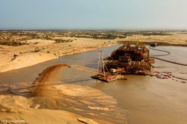 L’usine mobile de GCO, filiale du groupe Eramet au Sénégal, extraie des minéraux du sable. (Photo : Bruno Détante).