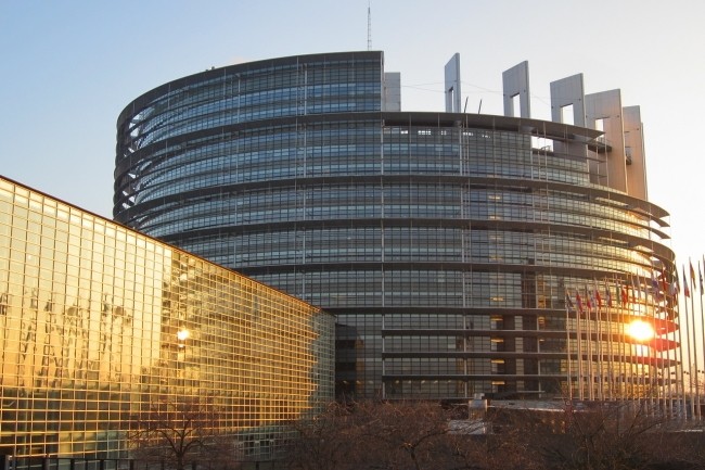 Le Parlement europ�en a adopt� aujourd'hui une version enrichie du r�glement sur l'intelligence artificielle. (Cr�dit Photo: STcrolard/Pixabay)