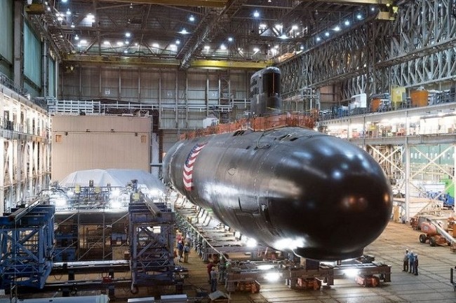 La construction d'un sous-marin de la classe Virginia en 2020. General Dynamics, présent dans l'armement, la construction navale ou encore l'aérospatiale, vient de fermer son dernier datacenter pour se tourner vers un écosystème multicloud. (Photo : D.R.)