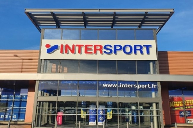 Intersport a dploy un PIM omnicanal permettant  son quipe e-commerce et  celle en charge des offres en magasins de mutualiser linformation produits. (Photo : Intersport)