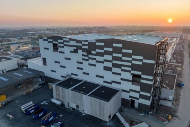L’usine de Billy-Berclau-Douvrin : plus de 600 mètres de long sur 100 de large. Pour optimiser l’empreinte de sa première gigafactory, ACC a misé sur un jumeau numérique, via un partenariat avec Siemens. (Photo : ACC)