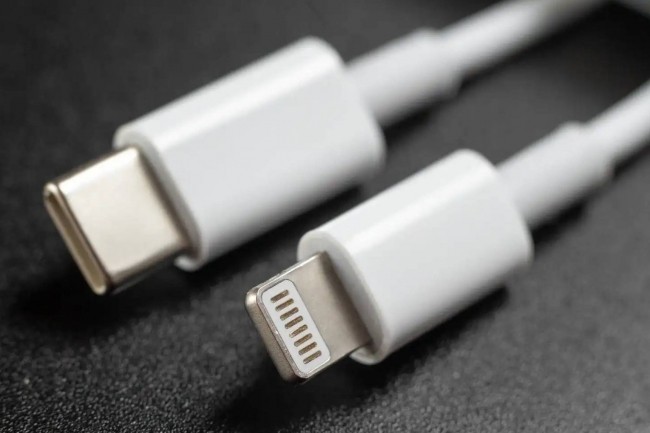 Apple se plie aux exigences de la Commission europenne en remplaant son port propritaire Lightning par l'USB-C. (crdit : IDG)