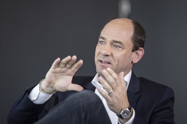 Jan Brecht, CIO de Mercedes-Benz Group AG :  dans notre plateforme data MO360, lIA gnrative permet aux employs des lignes de production dinterroger, les donnes, ou les modles de donnes, en langage naturel.  (Photo : Mercedes Benz)