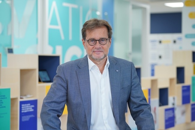 Olivier Vallet, PDG de Docaposte, est élu personnalité IT 2023 par les lecteurs du Monde Informatique. (Crédit : Docaposte)