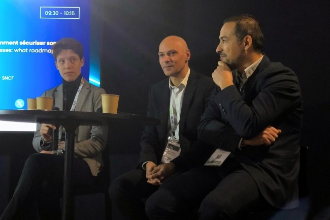 (De gauche à droite) Claire Nicodeme, ingénieure et chef de projet de recherche SNCF, Amaury Prunier, DSI de Bastide Groupe et Mouloud Lima, dirigeant de MLM Conseil. (Crédit : C.S.)