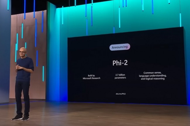 Satya Nadella, CEO de Microsoft, annonant Phi-2 lors de la confrence Microsoft Ignite 2023. (Crdit : Microsoft)