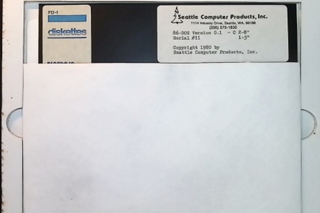 Une disquette du 86-DOS de Seattle Computer datant de 1980 a t retrouve et son contenu archiv. (Crdit Photo: f15sim/Twitter) 