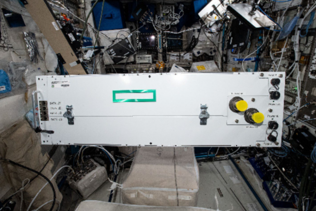 Une nouvelle version du supercalculateur Spaceborne Computer-2 de HPE sera envoye dans l'ISS dans les prochains jours. (crdit : HPE)