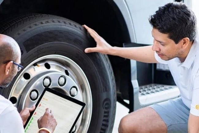 Le service Conticonnect permet aux exploitants de flottes de véhicules de consulter en ligne les données relatives aux pneus de leurs véhicules, telles que la pression, la température et leur niveau d’usure. (Photo : Continental A.G.)