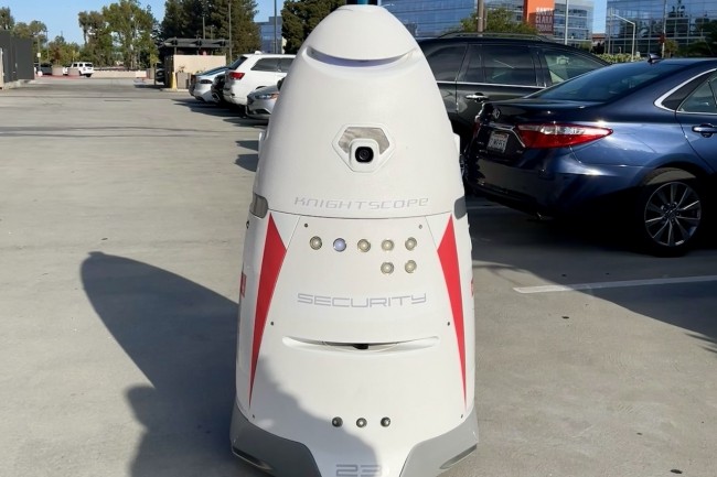 Les robots autonomes Rovie K-Nueve de knightscope assurent la scurit de parkings  Santa Clara en recourant  un zeste d'IA. (Crdit S.L.)