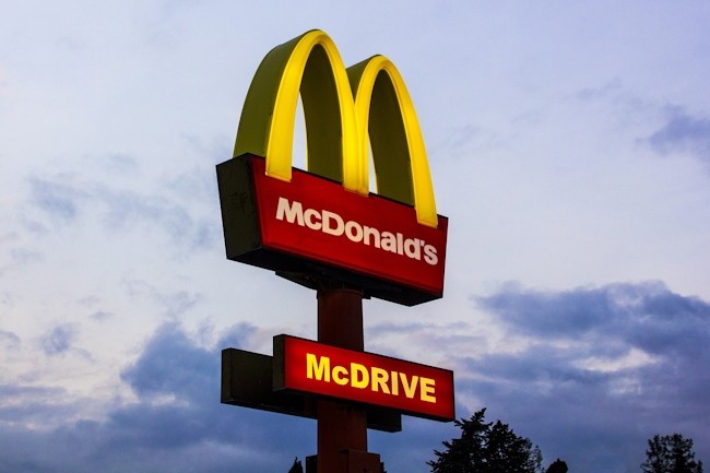 La panne IT a entran la fermeture temportaire de plusieurs restaurants McDonald's dans le monde. (crdit : akiragiulia/Pixabay)