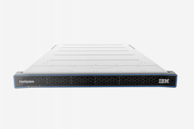 IBM lance la baie FlashSystem 5300 pour le march entre de gamme et un programme d'actualisation et de maintenance. (Crdit Photo : IBM)