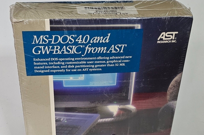 Un bundle MS-DOS 4.0 avec le langage GW-Basic pour les amateurs sur un site de vente en ligne. (Crdit D.R.)