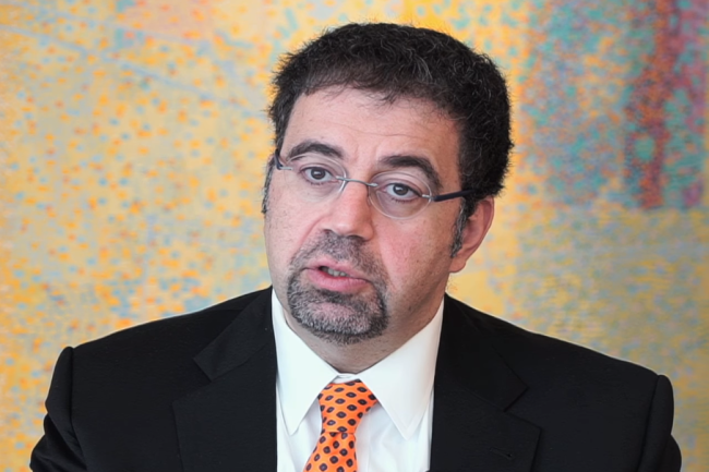 Economiste au MIT, Daron Acemoglu value le gain conomique amen par lIA gnrative  environ 0,1 point de PIB par an sur les 10 prochaines annes. (Crdit Photo: 1mejudice/Wikipedia)