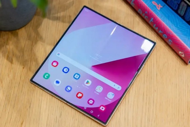 En tant que mobile pliable, le Galaxy Z Fold6 peut fonctionner  la fois comme un smartphone et une tablette. (Crdit IDG)