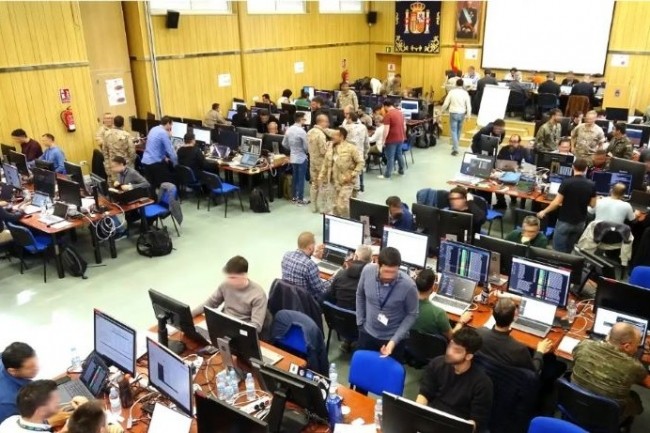 Au sein de la base Retamares,  Madrid, lors de lexercice Locked Shields 2024, organis par le Centre d'excellence en coopration pour la cyberdfense de l'OTAN. (Photo : Juan Marquez)