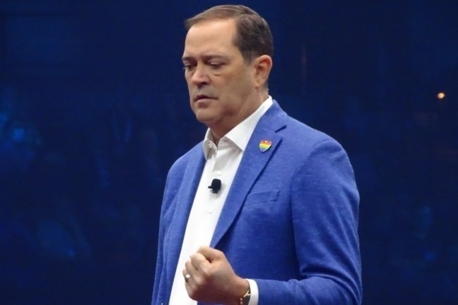 Chuck Robbins a dcid d'unifier les divisions rseau, scurit et collaboration sous une mme entit. (Crdit Photo: JC)