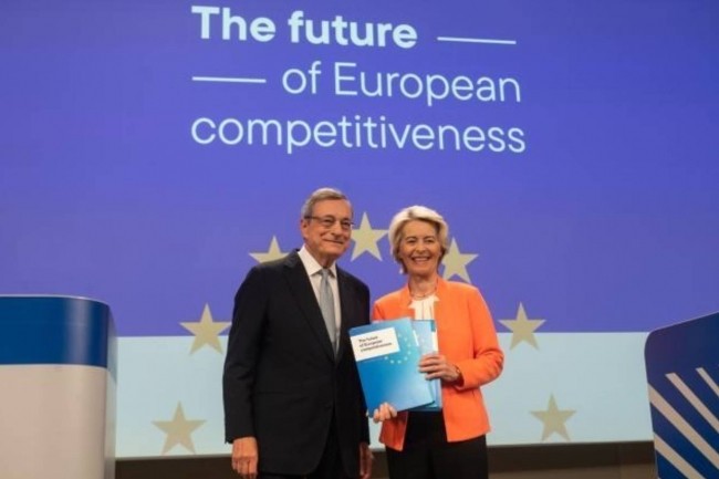 Mario Draghi, aux cts d'Ursula von der Leyen, ce 9 septembre lors de la prsentation  la presse du rapport sur la comptitivit de l'UE. (crdit : CE)