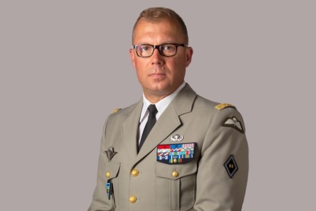 Adjoint du directeur central de la Dirisi depuis un an, le gnral de corps darme Erwan Rolland prend la tte de la DSI des Armes  compter du 1er septembre. (Photo : D.R.)