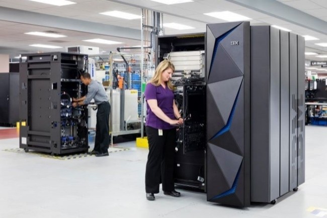 Un System z dIBM. Les plans de migration hors du mainframe concernent en moyenne 36% du patrimoine applicatif hberg sur grands systmes, soit le mme niveau quen 2023. (Photo : IBM)