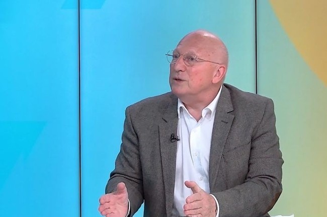  Ces questions dadolescents rsument celles que nous nous posons tous , dit le chercheur Jean-Gabriel Ganascia. Qui y rpond de faon rudite, tout en restant accessible  tous.