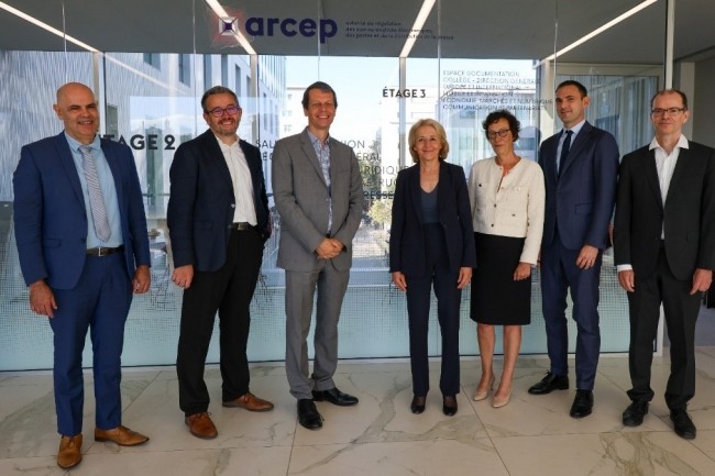 De gauche  droite, Bertrand David (directeur de lenseignement de Telecom Paris), Franck Malherbet (Ensae-Crest), Dominique Rossin (directeur de lenseignement et de la recherche de lcole Polytechnique), Laure de La Raudire (prsidente de lArcep), Catherine Gaudy (directrice-Gnrale du Genes), Pierre Boyer (cole Polytechnique-Crest), Marc Bourreau (Telecom Paris). Crdit : VMontigny/Genes 