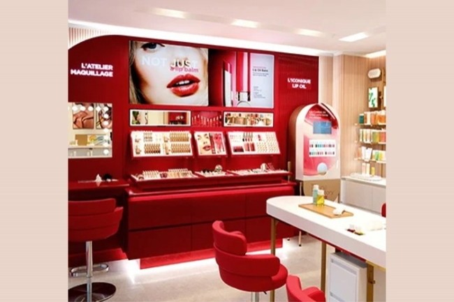 La nouvelle organisation data de Clarins vise en particulier  doper le recrutement de clients et  les transformer en ambassadeurs de la marque. (Photo : Clarins DR)