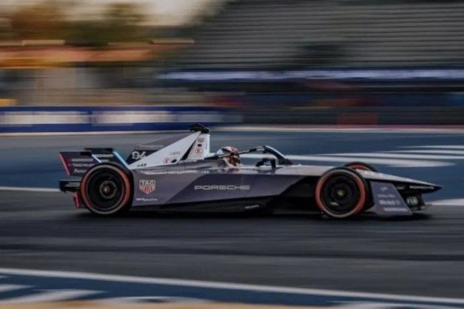 Une voiture de course de l'quipe TAG Heuer Porsche qui participe au championnat du monde de Formule E de la FIA. (Photo : Porsche)