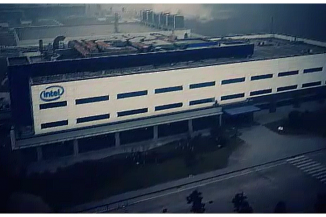 Intel possde une usine d'assemblage et de test sur son campus de Chengdu en Chine (photo). En 2021, le fondeur a annonc la vente de son usine de wafers NAND  SK hynix dont la finalisation est prvue en mars 2025. (crdit : Intel)