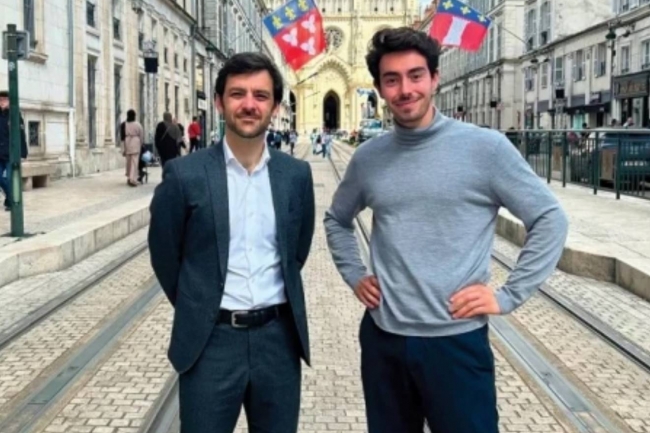 Les deux fondateurs de l'cole d'informatique Coda Lni Maroglou et Marin Vogler (de gauche  droite) envisagent de renforcer l'accs aux formations IT en crant une dizaine de campus hors des grandes villes de lHexagone. (Crdit photo : Coda)