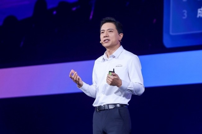 Cofondateur et CEO de Baidu, Robin Li a prsent le gnrateur texte-image I-RAG et la plateforme no-code Miaoda  Baidu World 2024. (Crdit Baidu)