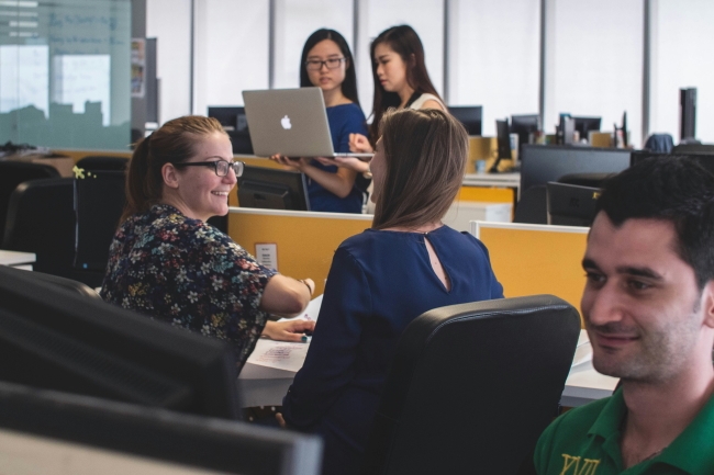 L'école 42 sensibilise des femmes à l'IT sur son campus de Paris - Le ...