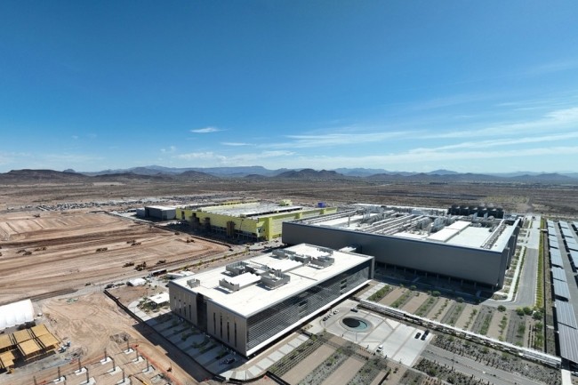 Telex : TSMC accélère en Arizona et Samsung freine au Texas,Plainte antitrust contre Google sur l'IA en Europe, CoreWeave rachète Core Scientific 9 Md$