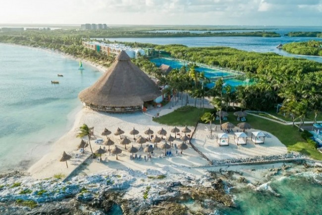 Club Med taille son chatbot pour Whatsapp