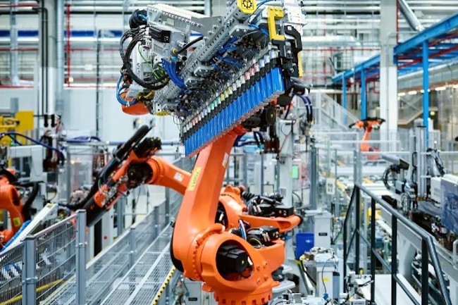 Parmi les données collectées et analysées en temps réel, chaque soudure fait l'objet d'une inspection en ligne complète en temps réel après le nettoyage laser. (Photo : BMW) Parmi les données collectées et analysées en temps réel, chaque soudure fait l'objet d'une inspection en ligne complète en temps réel après le nettoyage laser. (Photo : BMW)