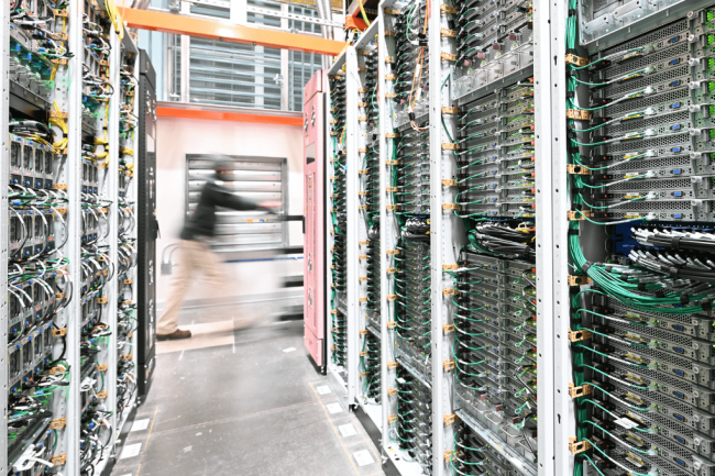 Goldman Sachs estime que 40 % de l'augmentation de la demande en électricité des datacenters sera couverte par les énergies renouvelables, et qu'une petite partie de la capacité nucléaire sera destinée à l'IA. (crédit : AWS) Goldman Sachs estime que 40 % de l'augmentation de la demande en électricité des datacenters sera couverte par les énergies renouvelables, et qu'une petite partie de la capacité nucléaire sera destinée à l'IA. (crédit : AWS)