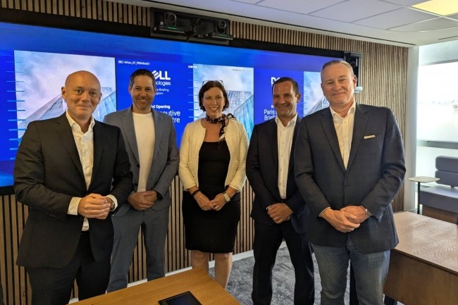 Une partie de l'quipe de Dell Technologies France et EMEA avec de gauche  droite : Jean-Guillaume Pons (VP senior EMEA marketing Dell Technologies), Sascha Meier (head of EMEA presales solutions architect et CTO ambassador de Dell Technologies), Sandrine Leroux-Graves (global marketing leader EMEA Dell Technologies), Anwar Dahab, directeur gnral Dell Technologies France) et Adrian McDonald, prsident EMEA de Dell Technologies. crdit : DF