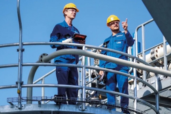 1 800 responsables produits et stratgie chez BASF utilisent dj la plateforme de graphe de donnes pour prendre des dcisions plus rapides et prcises. (Photo : BASF, nouvelle usine de production d'actylne  Ludwigshafen, en Allemagne).