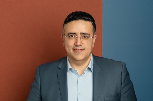 « Les prestations de services représentent entre 35 et 40 % de notre chiffre d’affaires », assure Essan Panjeh de MCL. « Les prestations de services représentent entre 35 et 40 % de notre chiffre d’affaires », assure Essan Panjeh de MCL.