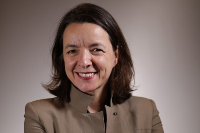 Anne-Marie Calmeil est diplme en conomie et mathmatiques  la Sorbonne.