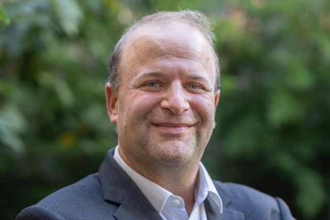 « En unissant nos forces, nous créons de nouvelles synergies pour accompagner nos clients face à la complexité croissante des enjeux d’identité et de sécurité », explique Sébastien Kher, président et fondateur de Nomios. (Crédit Nomios) « En unissant nos forces, nous créons de nouvelles synergies pour accompagner nos clients face à la complexité croissante des enjeux d’identité et de sécurité », explique Sébastien Kher, président et fondateur de Nomios. (Crédit Nomios)