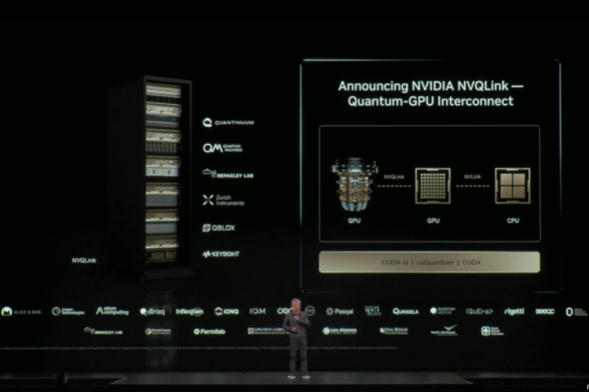 Jensen Huang, CEO de Nvidia a présenté le projet NVQLink développé en partenariat avec des dizaines de fournisseurs de systèmes quantiques. (Crédit Photo: Nvidia) Jensen Huang, CEO de Nvidia a présenté le projet NVQLink développé en partenariat avec des dizaines de fournisseurs de systèmes quantiques. (Crédit Photo: Nvidia)