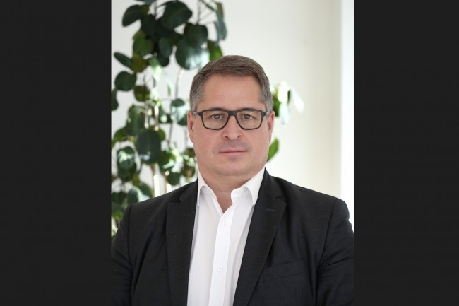 Avant d'arrivée chez Altitude Infra THD, Cédric Falgas a déjà occupé, durant sa longue carrière, plusieurs postes de direction dans diverses entreprises. Avant d'arrivée chez Altitude Infra THD, Cédric Falgas a déjà occupé, durant sa longue carrière, plusieurs postes de direction dans diverses entreprises.