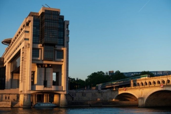 A Bercy, le cloud Nubo a été mis sur pied avec des moyens relativement limités. La Cour des comptes estime à 55 M€ les dépenses d’investissement et d’exploitation sur 2016-2024. (Photo : Loukian / Unsplash) A Bercy, le cloud Nubo a été mis sur pied avec des moyens relativement limités. La Cour des comptes estime à 55 M€ les dépenses d’investissement et d’exploitation sur 2016-2024. (Photo : Loukian / Unsplash)