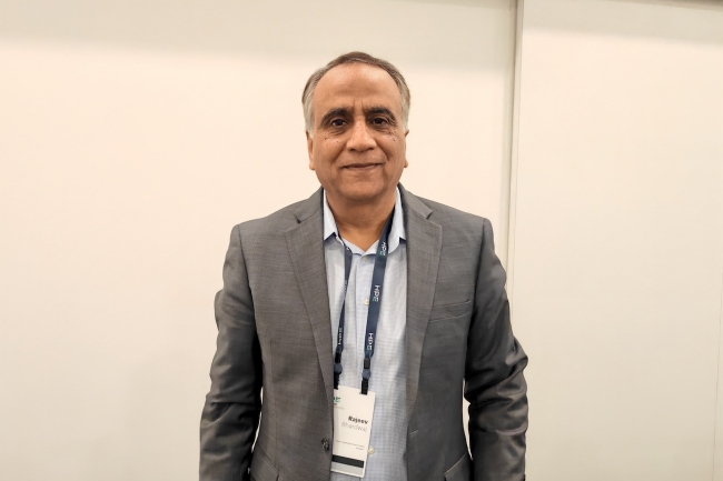 Nous avons acquis Morpheus, qui avait une plateforme de gestion cloud et un hyperviseur KVM. Nous avons pris ces ressources pour servir de base pour exécuter les services bare metal et l’hyperviseur dans notre cloud privé, explique Rajeev Bhardwaj, de HPE. (Crédit P.K.) Nous avons acquis Morpheus, qui avait une plateforme de gestion cloud et un hyperviseur KVM. Nous avons pris ces ressources pour servir de base pour exécuter les services bare metal et l’hyperviseur dans notre cloud privé, explique Rajeev Bhardwaj, de HPE. (Crédit P.K.)