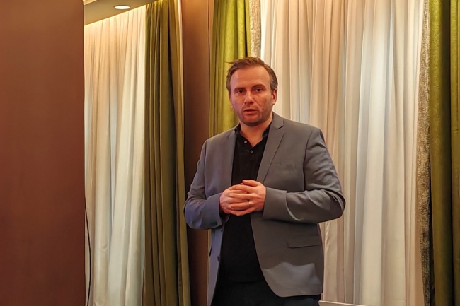 Personne n'a réussi à créer un standard open source dans cette industrie. Nous construisons ce standard open source avec l'ambition de sauvegarder n'importe quoi, stocker n'importe où, affirme Julien Mangeard, DG de Plakar. (Crédit P.K.) Personne n'a réussi à créer un standard open source dans cette industrie. Nous construisons ce standard open source avec l'ambition de sauvegarder n'importe quoi, stocker n'importe où, affirme Julien Mangeard, DG de Plakar. (Crédit P.K.)