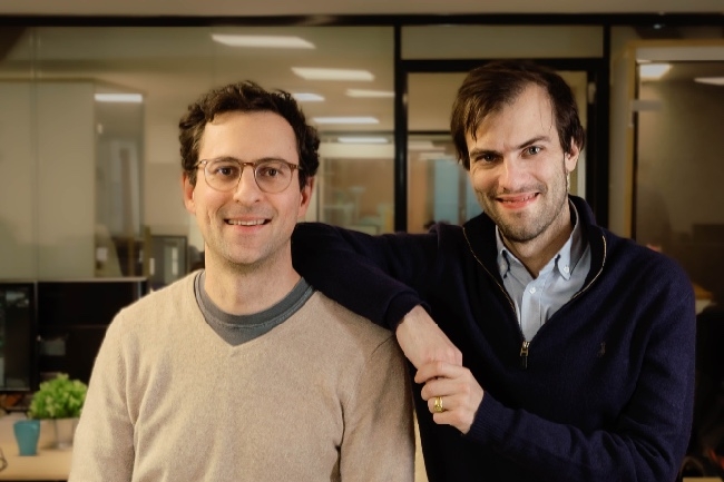 François‑Xavier Leduc (à gauche), directeur général et Edouard d’Archimbaud, directeur technique, les fondateurs de DeepIP qui lève 21 M€. (Crédit: DeepIP) François‑Xavier Leduc (à gauche), directeur général et Edouard d’Archimbaud, directeur technique, les fondateurs de DeepIP qui lève 21 M€. (Crédit: DeepIP)